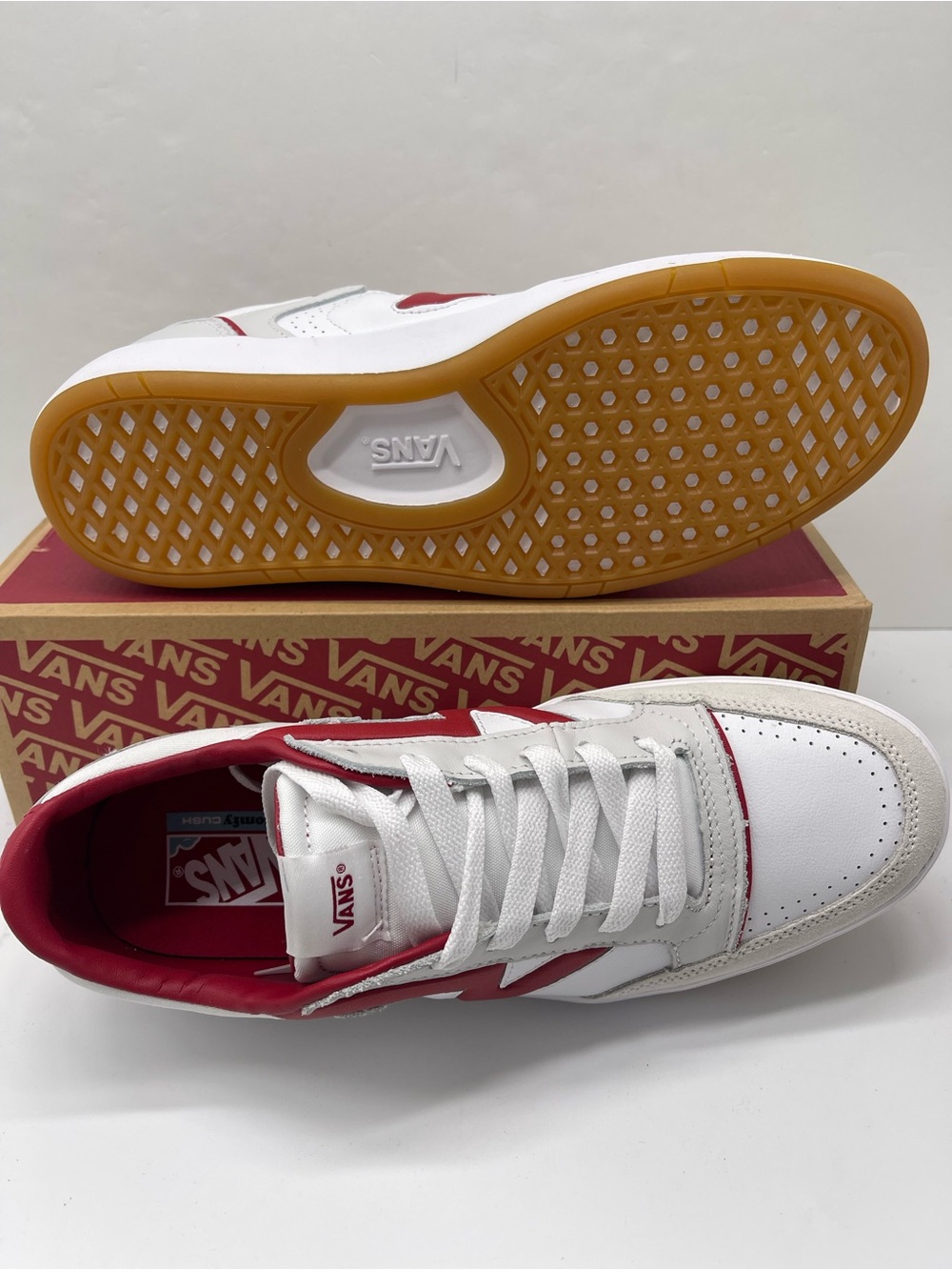 Vans Men’s Lowland Cc Jmp R Court Red/White
VN0007P2Y52 Sneakers - Picture 3 of 16
